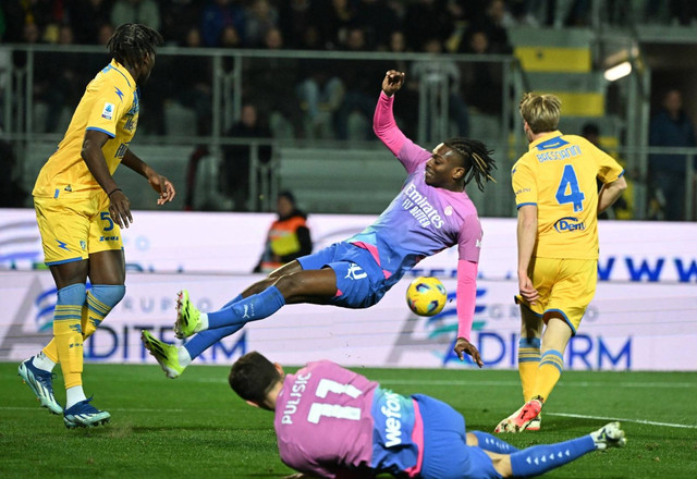 Pertandingan Frosinone vs AC Milan, Minggu (4/2) dini hari WIB. Foto: Vincent West/REUTERS