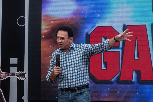 Politikus PDI Perjuangan Basuki Tjahaja Purnama alias Ahok menyampaikan orasi politiknya dalam acara Ahokers Bareng Ganjar di Rumah Aspirasi Relawan Ganjar-Mahfud, Jakarta, Minggu (4/2/2024). Foto: Aprillio Akbar/ANTARA FOTO