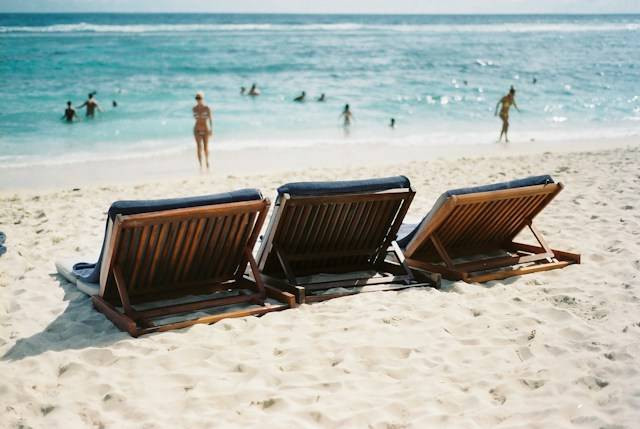 Karma Beach Bali. Foto hanya ilustrasi bukan tempat sebenarnya. Sumber foto: Unsplash.com/Sarah Louise Kinsella