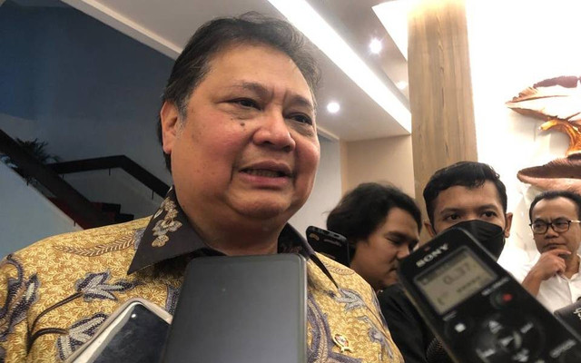 Menko Perekonomian Airlangga Hartarto dalam konferensi pers di kantornya, Senin (5/2/2024). Foto: Ave Airiza Gunanto/kumparan