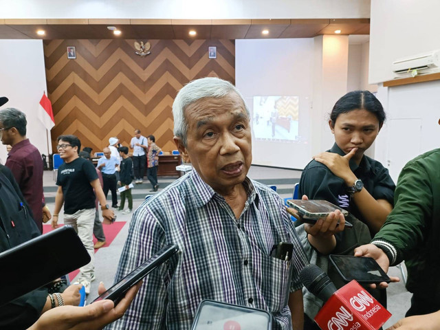 Ketua PP Bidang Hukum dan HAM Muhammadiyah, Busyro Muqoddas, Senin (5/2/2024). Foto: Arfiansyah Panji Purnandaru/kumparan