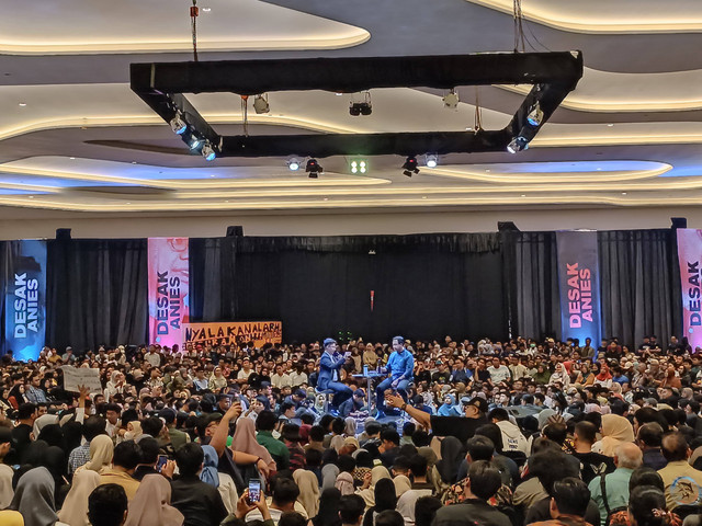 Capres nomor urut 01, Anies Baswedan, saat di acara Desak Anies, di MAC Majapahit Convention, Semarang, Jawa Tengah, Senin (5/2/2024). Foto: Fadhil Pramudya/kumparan