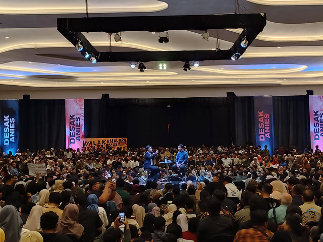 Capres nomor urut 01, Anies Baswedan, saat di acara Desak Anies, di MAC Majapahit Convention, Semarang, Jawa Tengah, Senin (5/2/2024). Foto: Fadhil Pramudya/kumparan