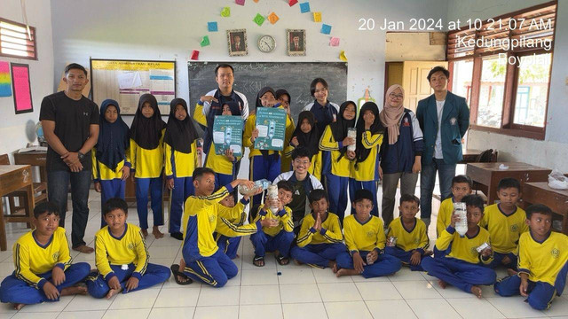 Kegiatan Pengenalan Filtrasi Air Sederhana kepada Siswa MI Kedungpilang