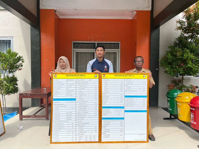 Penyerahan Monografi Desa di Kantor Desa Kedungpilang