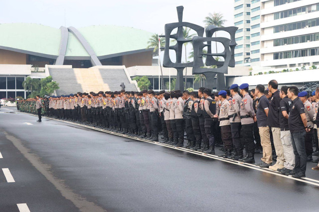 2.730 personel gabungan diterjunkan untuk mengamankan aksi massa dari APDESI di depan Gedung DPR/MPR, Selasa (6/2). Foto: Dok. Humas Polres Jakpus