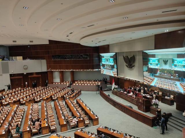 DPR menggelar rapat paripurna penutupan masa persidangan III tahun 2023-2024 di DPR RI, Kompleks Parlemen, Senayan, Jakarta Pusat, Selasa (6/2/2024). Foto: Zamachsyari/kumparan