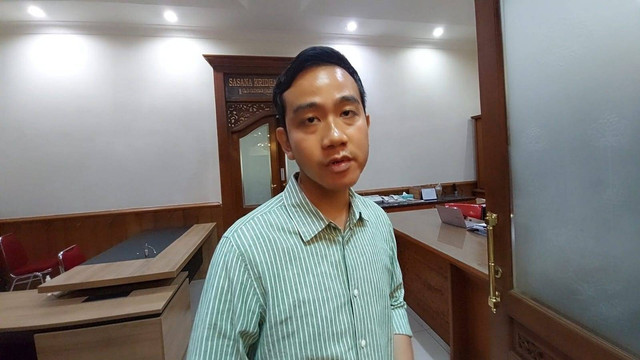 Wali Kota Solo Gibran Rakabuming Raka di Kantor Wali Kota Solo, Selasa (6/2/2024). Foto: kumparan