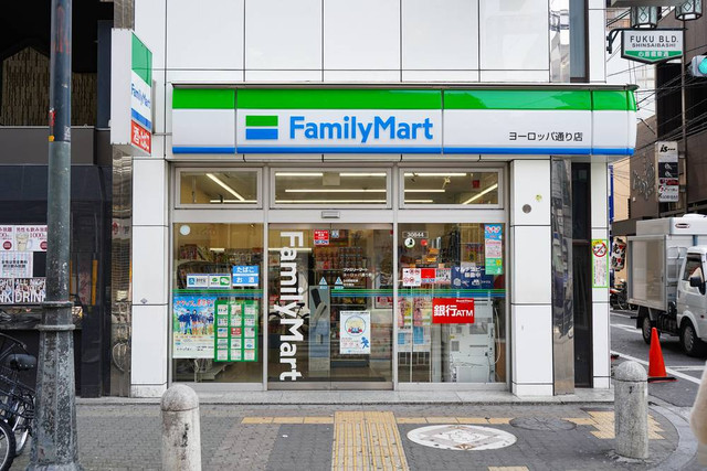 Ilustrasi FamilyMart. Foto: NP27/Shutterstock