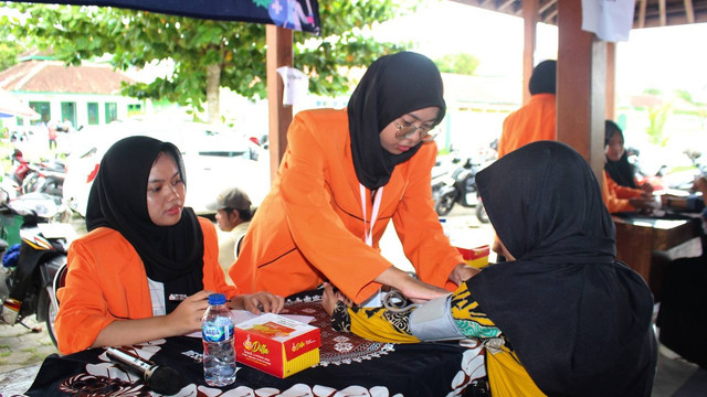 Skrining kesehatan oleh ISMKMI UAD di Kalurahan Canden, Jetis, Bantul, DIY (Dok. Istimewa)