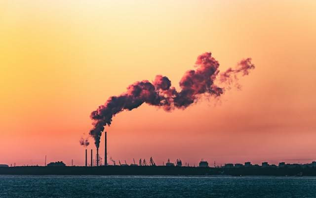 Jelaskan Pengaruh Gas Rumah Kaca Terhadap Pemanasan Global! Foto Hanya Ilustrasi. Sumber Foto: Unsplash.com/Marek Piwnicki