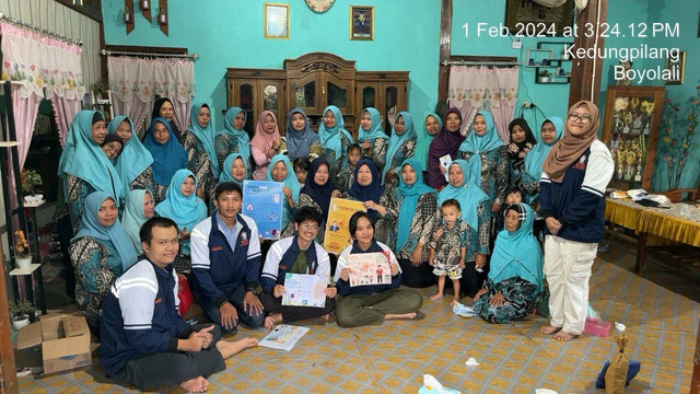 Foto Bersama Ibu-Ibu PKK Setelah Kegiatan Sosialisasi
