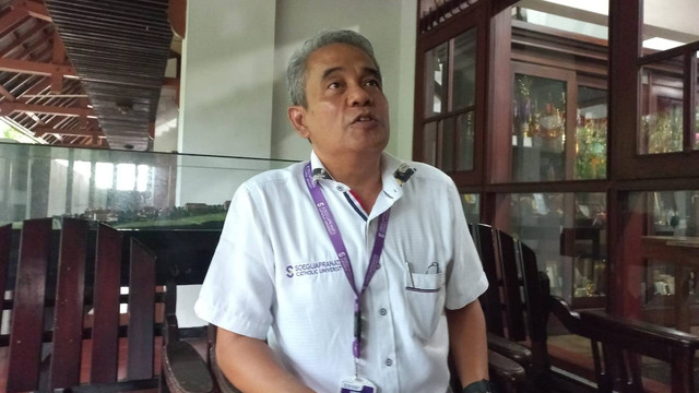 Rektor Universitas Katolik Soegijapranata Kota Semarang, Ferdinandus Hindarto. Dok: Intan Alliva Khansa/kumparan