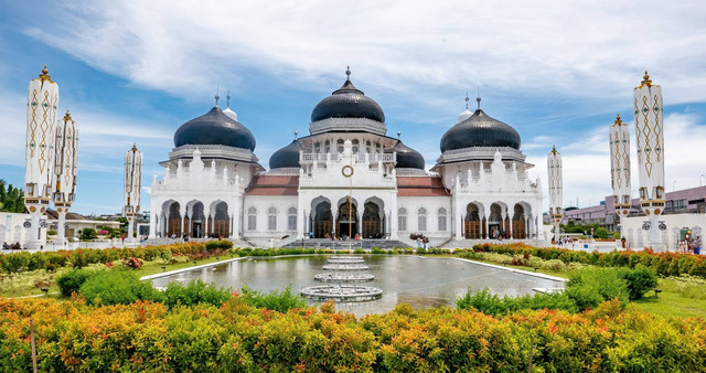 Ilustrasi Jelaskan  Suku yang Memiliki Tarian Daerah Bernama Tari Saman, Sumber Unsplash Sangga Rima
