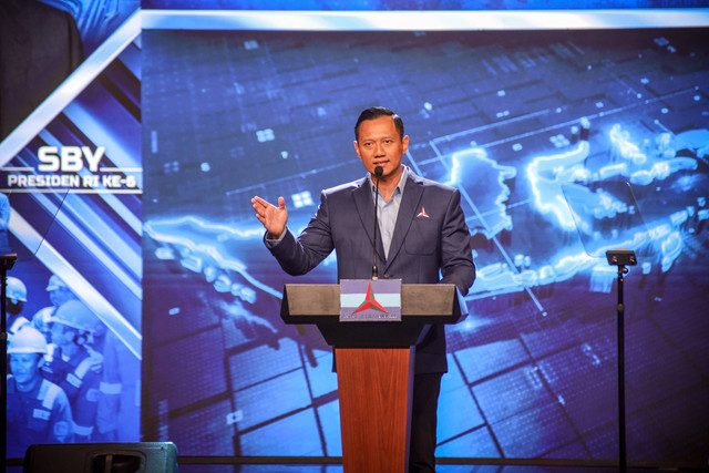 Ketua Umum Partai Demokrat Agus Harimurti Yudhoyono (AHY) menyampaikan pidato politik di Jakarta Convention Center (JCC), Senayan, Jakarta, Selasa (6/2/2024). Foto: Jamal Ramadhan/kumparan