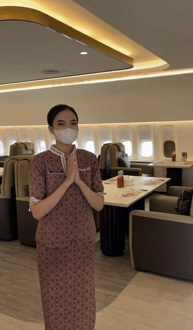 Suasana di dalam Steak 21 Pesawat. Foto: Gitario Vista Inasis/kumparan