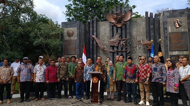 Civitas akademica Universitas Pembangunan Nasional "Veteran" Yogyakarta (UPNVYK) menyampaikan pernyataan sikap menjelang hari pemilihan umum 2024, Rabu (7/2/2024). Foto: Arfiansyah Panji Purnandaru/kumparan