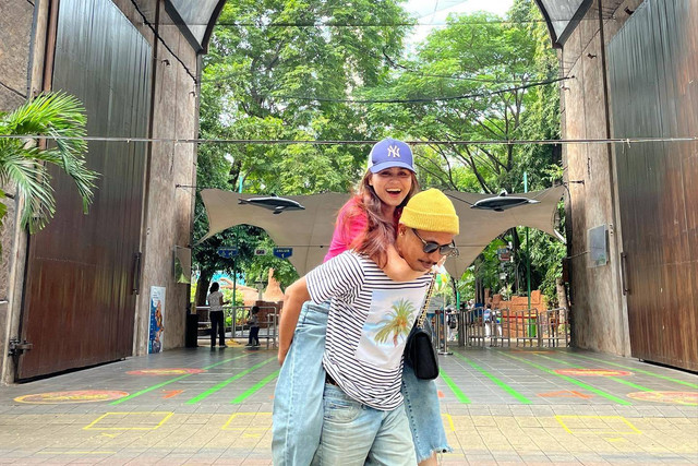 Furry Setya dan Dwinda Ratna. Foto: Instagram/@dwindaratna
