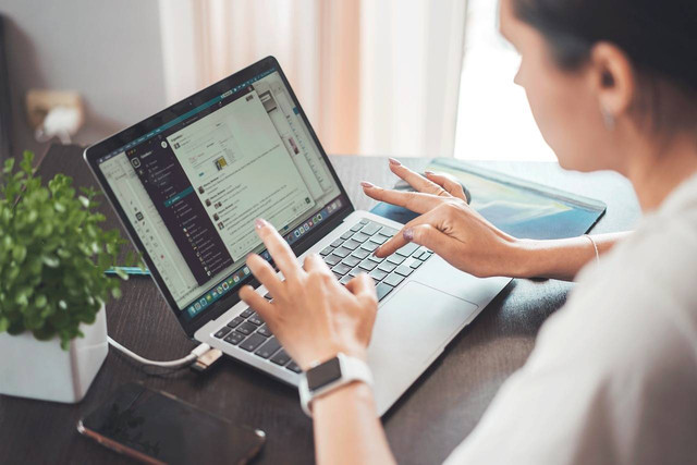 Ilustrasi laptop kerja produktivitas tinggi. Foto: pixabay