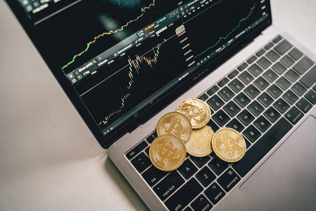 Ilustrasi cara investasi crypto jangka panjang. Foto: Pexels
