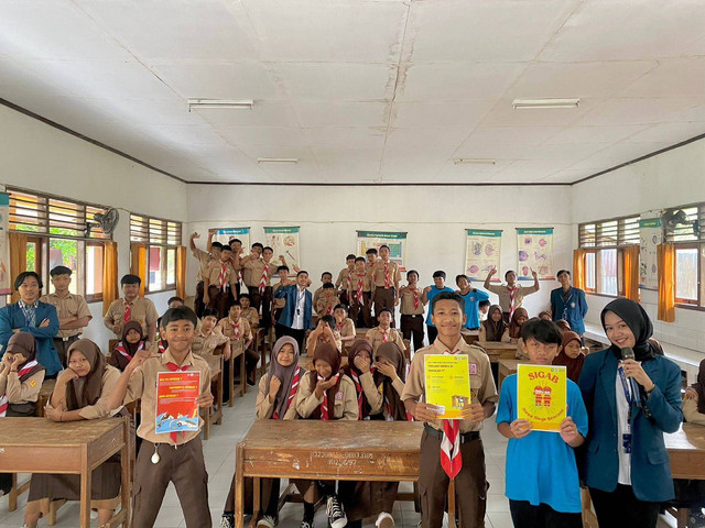 Sukoharjo (19/01/2024) Siswa Siaga Bencana : Pelatihan Kebencanaan Dasar pada Siswa Siswi SMP N 3 Bendosari, Kec. Bendosari, Kab. Sukoharjo oleh Shinta Marta Lorenza, Mahasiswa Str. Manajemen dan Administrasi Logistik, Universitas Diponegoro.