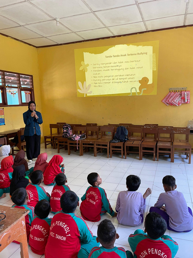 Pemaparan materi stop bullying dan diskriminasi 