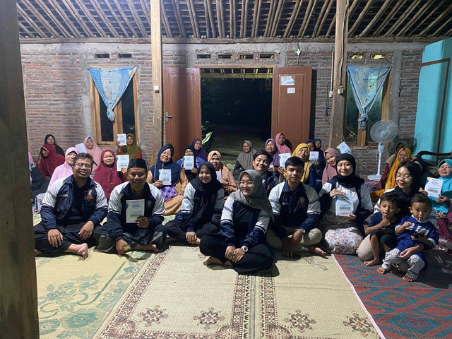 Pelaksanaan Edukasi Pentingnya NIB, Kemasan Produk, dan Logo Halal