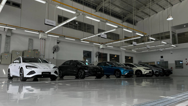 Mobil listrik BYD di diler Arista BSD City. Foto: Aditya Pratama Niagara/kumparan