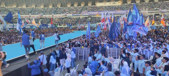 Massa di kampanye akbar Prabowo-Gibran di GBLA. Dok: Rachmadi/kumparan.