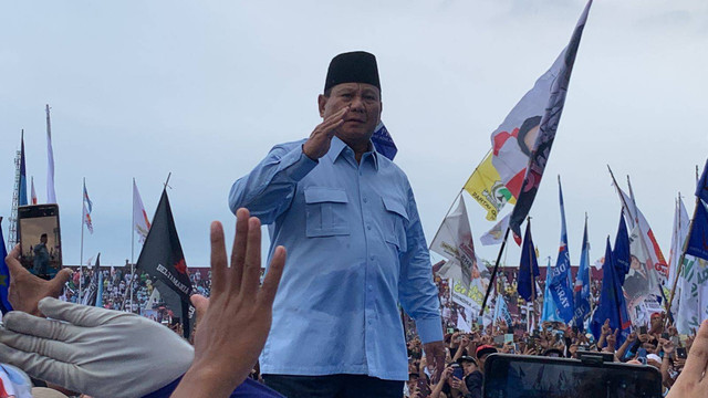 Capres nomor urut 2 Prabowo Subianto hadiri acara kampanye di Stadion Delta, Sidoarjo, Jawa Timur, Jumat (9/2/2024). Foto: Luthfi Humam/kumparan