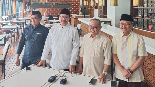 Sekjen NU KH Saifullah Yusuf (Gus Ipul) dan Sekjen Muhammadiyah KH Abdul Mu'ti di Jakarta, Jumat (9/2/2024). Foto: Indra Subagja/kumparan