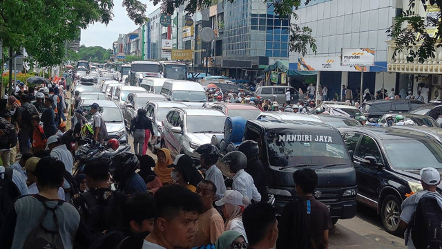 Kondisi macet setelah di sekitar JIS. Foto: Aditia Noviansyah/kumparan