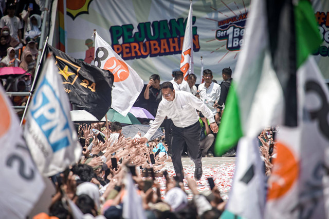Paslon 01 Anies Baswedan dan Muhaimin Iskandar (AMIN) pada kampanye akbar terakhir AMIN, di Jakarta International Stadium (JIS), Jakarta Utara, Sabtu (10/2/2024). Foto: Dok. Istimewa