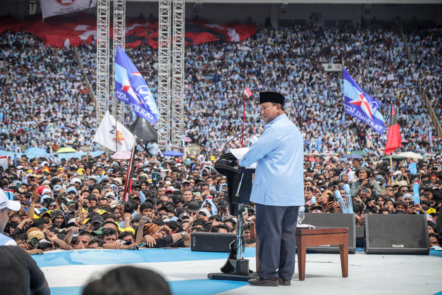 Capres nomor urut 02 Prabowo Subianto memberikan pidato saat kampanye akbar di Stadion Gelora Bung Karno, Jakarta, Sabtu (10/2/2024). Foto: Jamal Ramadhan/kumparan
