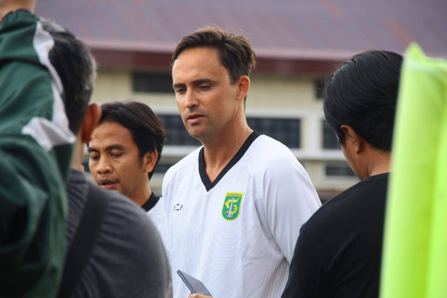 Pelatih Persebaya Paul Munster. Foto: Masruroh/ Basra