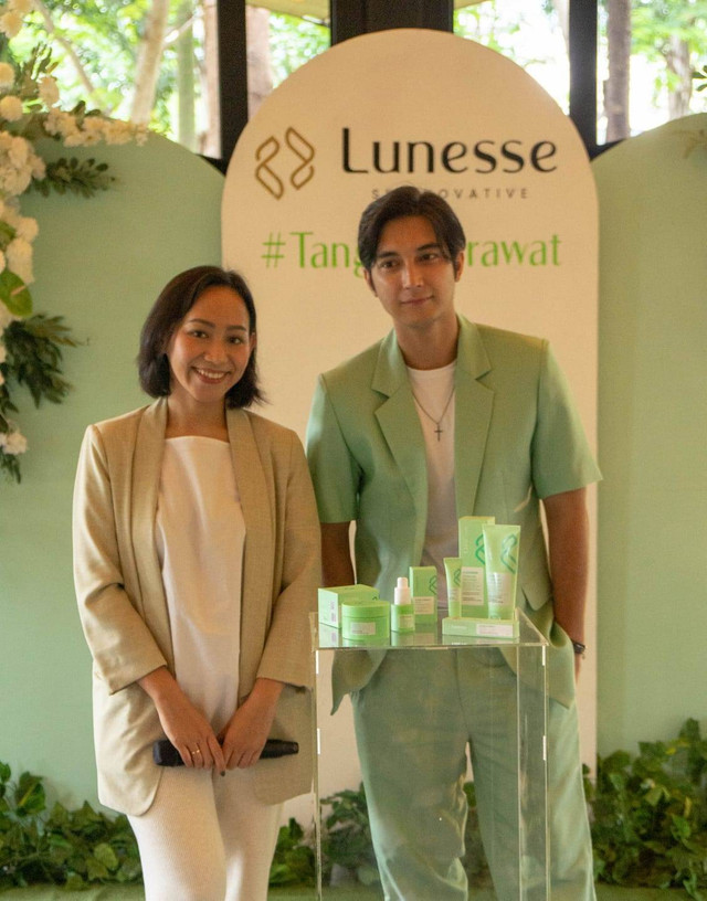 Setelah memilih Park Hye-min, atau yang lebih dikenal sebagai Pony Makeup sebagai brand ambassador. Lunesse kemudian menunjuk Junior Roberts sebagai brand ambassador lokal pertamanya. 