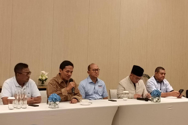Konferensi pers TKN Prabowo-Gibran terkait dugaan korupsi pembelian pesawat Mirage di Hotel Fairmont, Jakarta Pusat, Sabtu (10/2/2024). Foto: Zamachsyari/kumparan