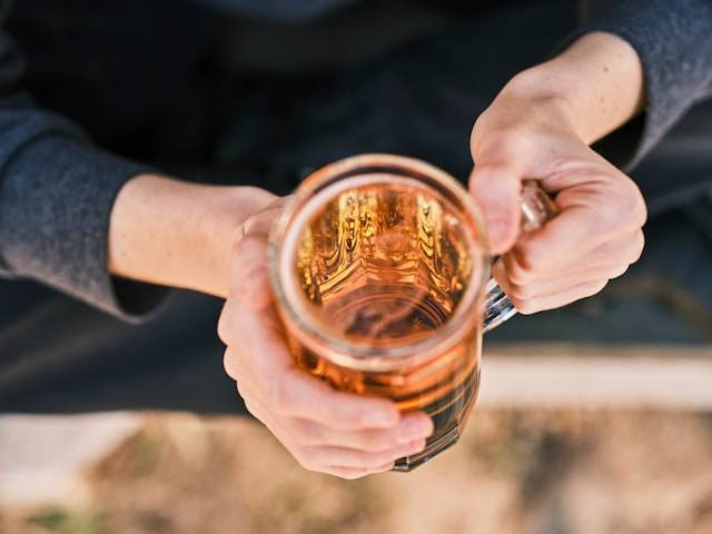Ilustrasi Ciri-ciri Fermentasi Alkohol. Sumber: Pexels/engin akyurt
