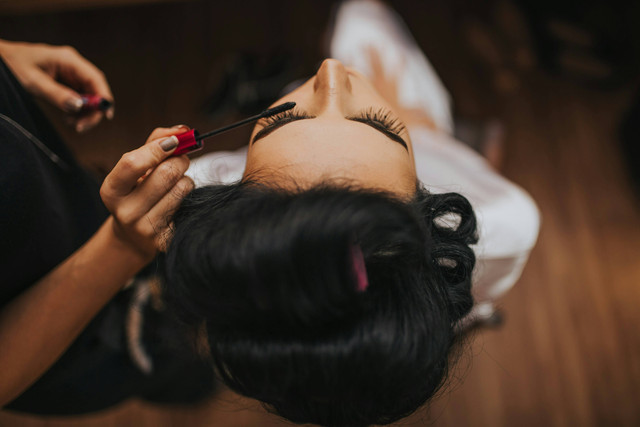 Ilustrasi Eyelash Extension di Bali, sumber: unsplash/Fernando