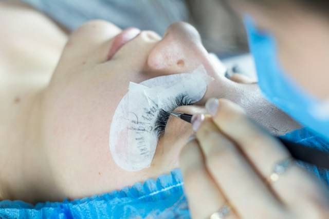 Eyelash extension di Jogja. Foto hanya ilustrasi, bukan tempat sebenarnya. Sumber: Unsplash/Bermix Studio