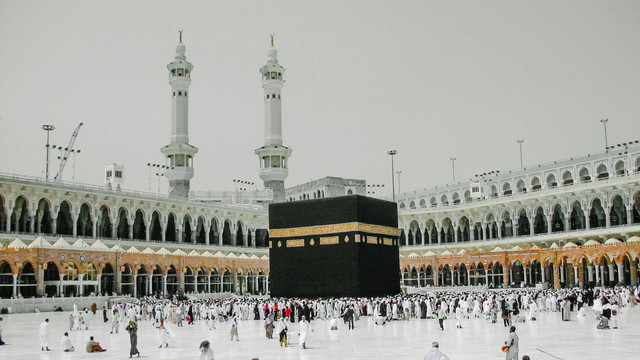 Ilustrasi paket Umrah Haji Internet Indosat. Foto: Unsplash  