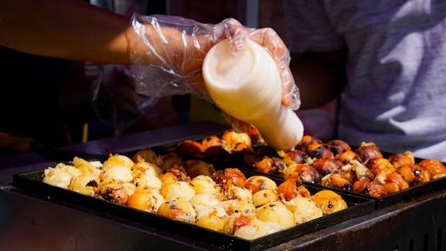 Takoyaki di Jakarta. Foto hanya ilustrasi, bukan tempat sebenarnya. Sumber: Unsplash/Amy Suraya