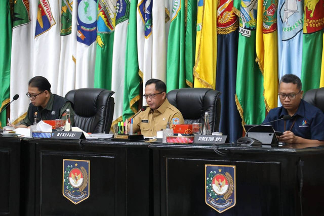 Mendagri Tito Karnavian membuka Rapat Koordinasi Pengendalian Inflasi Daerah di Gedung Sasana Bhakti Praja (SBP) Kantor Pusat Kemendagri, Jakarta, Senin (12/2/2024). Foto: Dok. Istimewa