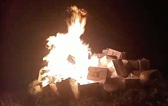 Saat kotak-kotak suara dibakar di Papua. Dok: Ist.