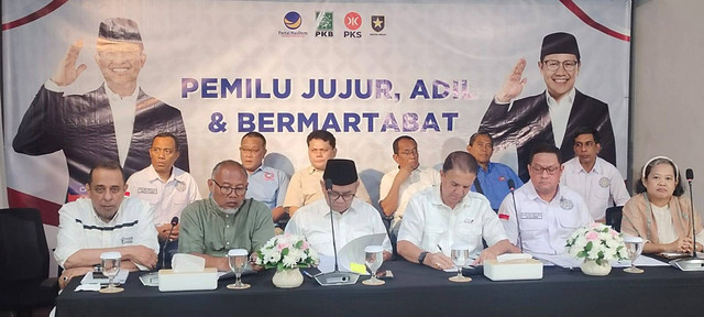Tim Hukum Timnas AMIN konferensi pers penyampaian "Catatan Timnas AMIN untuk Pemilu Jurdil & Bermartabat" di Sekretariat Koalisi Perubahan, Jl. Brawijaya X, Jakarta, Selasa (13/2/2024). Foto: Dok. Istimewa