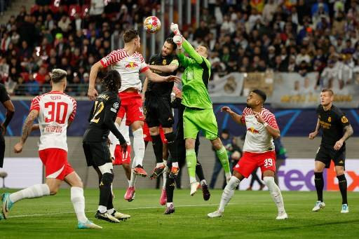 Andriy Lunin saat lawan RB Leipzig. Dok: Odd ANDERSEN / AFP