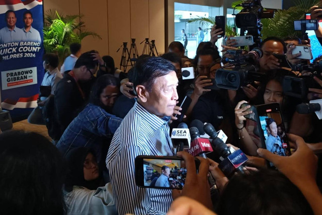Dewan Pembina TKN Prabowo-Gibran, Wiranto di Djakarta Theater, Rabu (14/2/2024). Foto: Hedi/kumparan