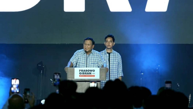 Capres 02 Prabowo Subianto didampingi cawapres Gibran Rakabuming Raka berpidato di Nobar Quick Count di Istora Senayan, Jakarta, Rabu (14/2/2024). Foto: Youtube/Prabowo Gibran