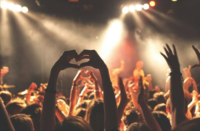 Ilustrasi Cara Beli Tiket Konser Nick Carter di Jakarta Sumber Unsplash/Anthony Delanoix