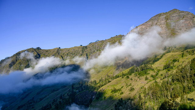  Ilustrasi Rute Trekking Gunung Rinjani, Foto Unsplash/Fahrul Razi